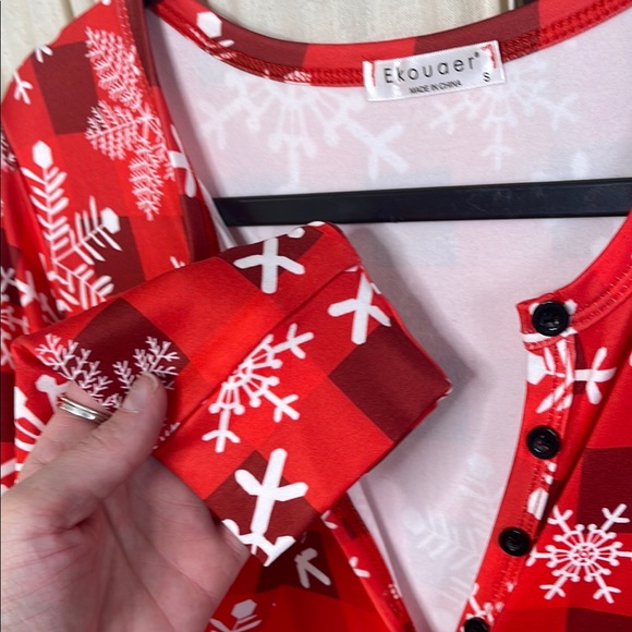 NEW! Red Snowflake Jumpsuit SIZE SMALL - Picture 6 of 9